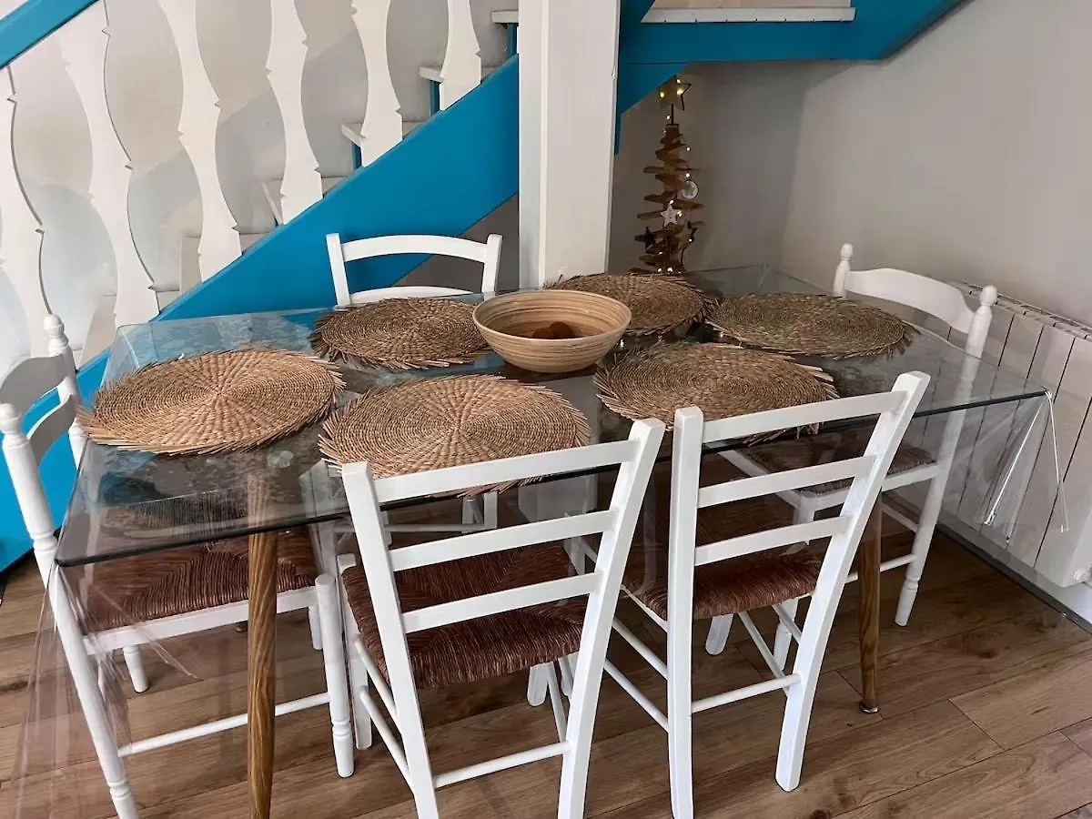 Jolie Maison, Idealement Situee Crozon
